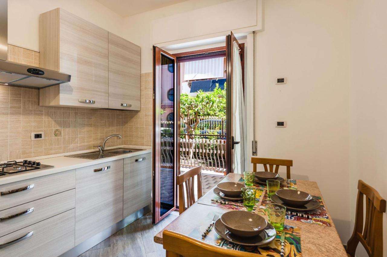 Lemon Tree Apartments By Wonderful Italy Giardini-Naxos Buitenkant foto